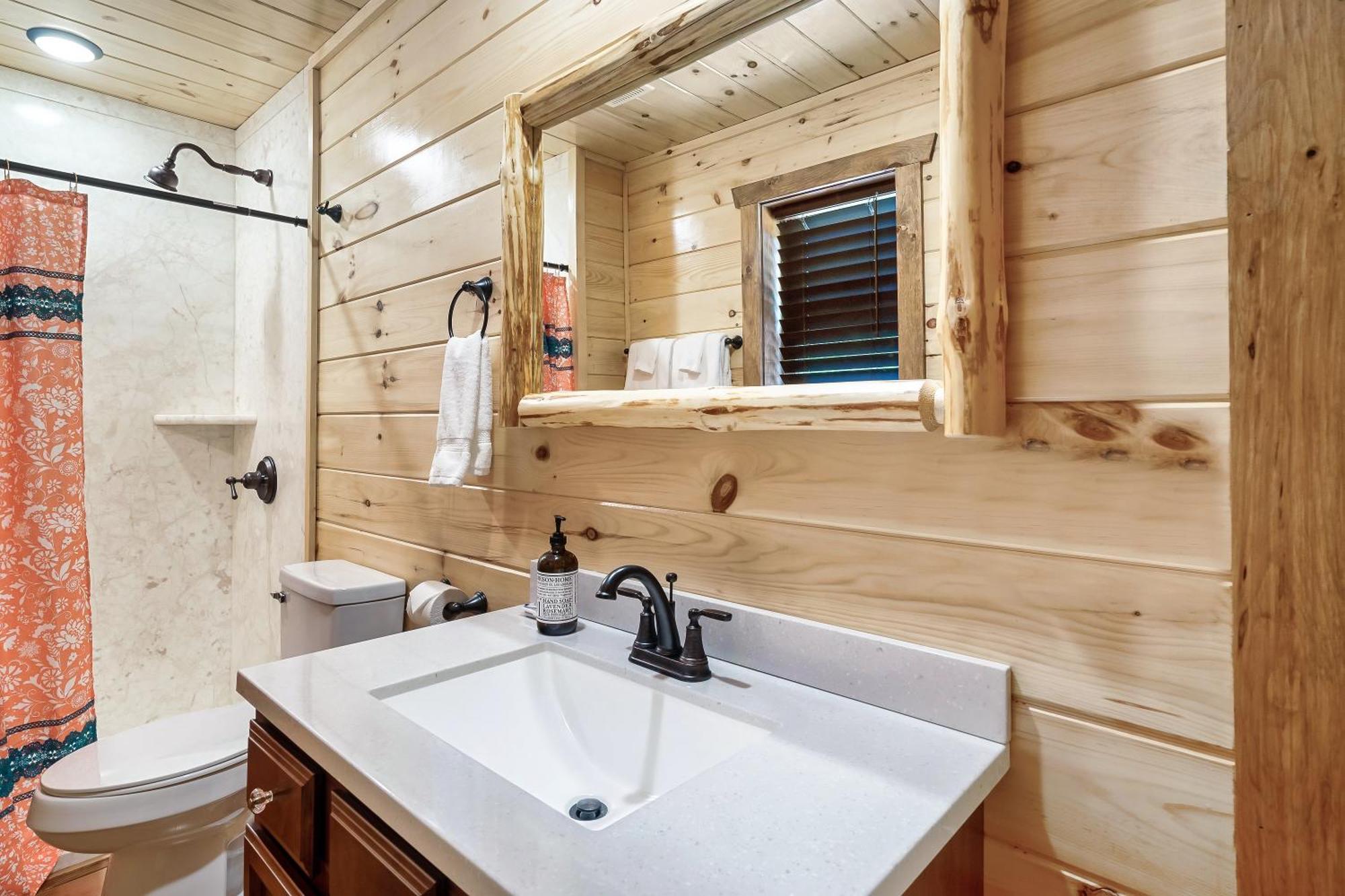 Smokiesboutiquecabins Would Love To Host You At Dolly'S Cute Cabin! 4 Suites With Private Bathrooms - Hot Tub, Fire Pit, Game Room, Resort Pool Open Memorial Day Through Labor Day! Gatlinburg Luaran gambar