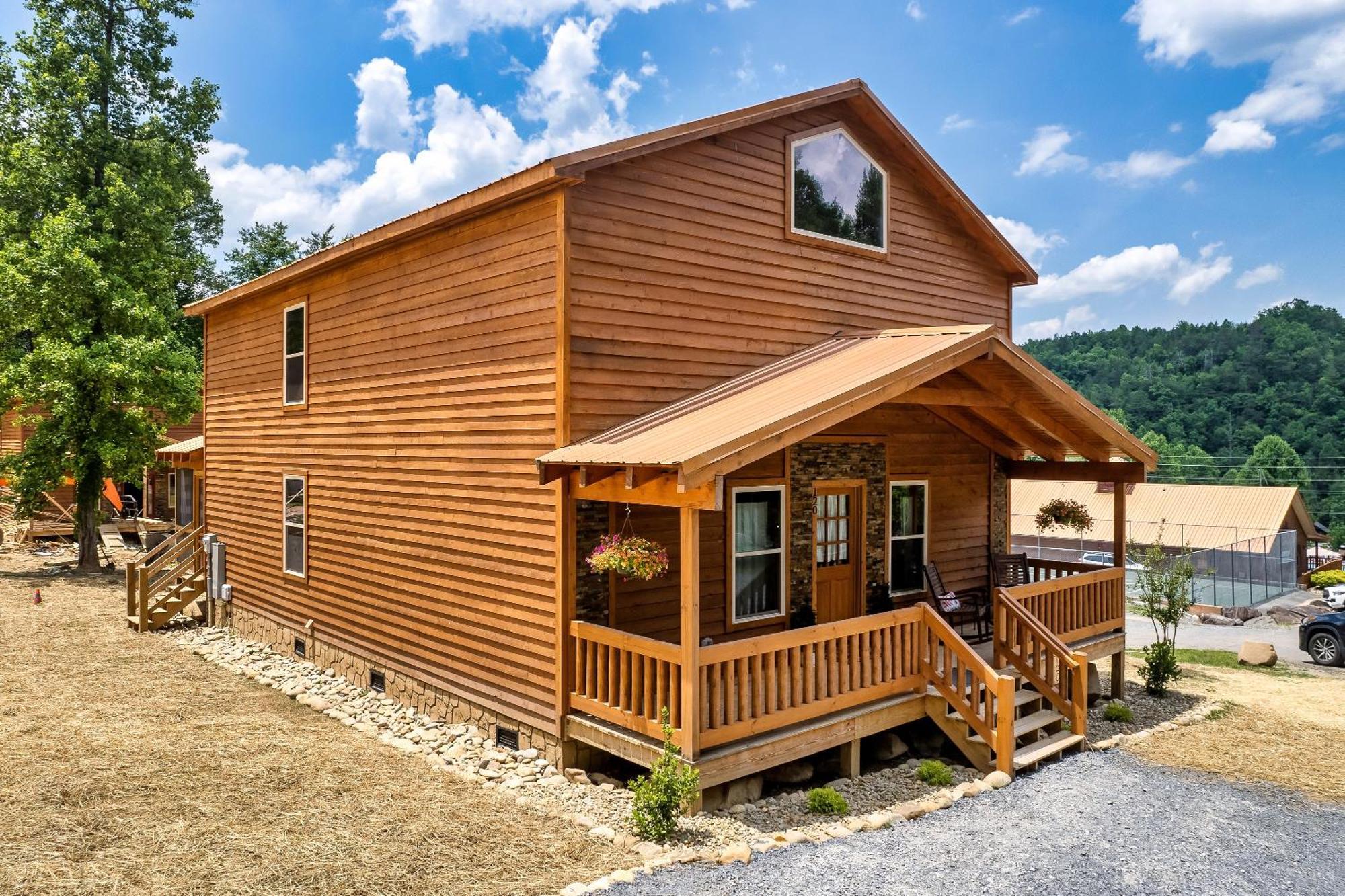 Smokiesboutiquecabins Would Love To Host You At Dolly'S Cute Cabin! 4 Suites With Private Bathrooms - Hot Tub, Fire Pit, Game Room, Resort Pool Open Memorial Day Through Labor Day! Gatlinburg Luaran gambar