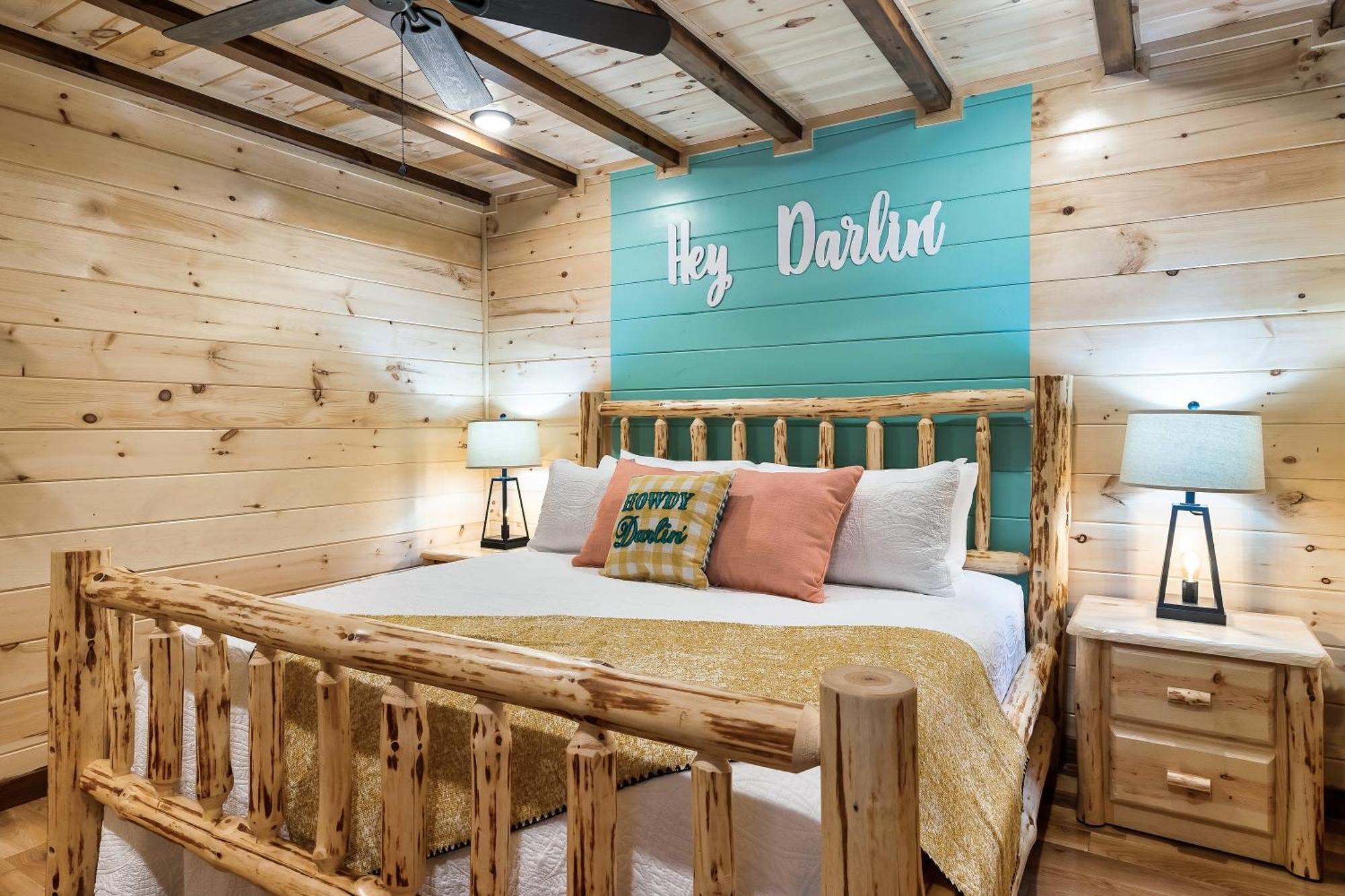 Smokiesboutiquecabins Would Love To Host You At Dolly'S Cute Cabin! 4 Suites With Private Bathrooms - Hot Tub, Fire Pit, Game Room, Resort Pool Open Memorial Day Through Labor Day! Gatlinburg Luaran gambar