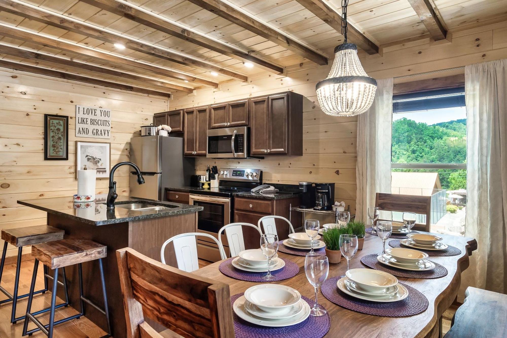 Smokiesboutiquecabins Would Love To Host You At Dolly'S Cute Cabin! 4 Suites With Private Bathrooms - Hot Tub, Fire Pit, Game Room, Resort Pool Open Memorial Day Through Labor Day! Gatlinburg Luaran gambar