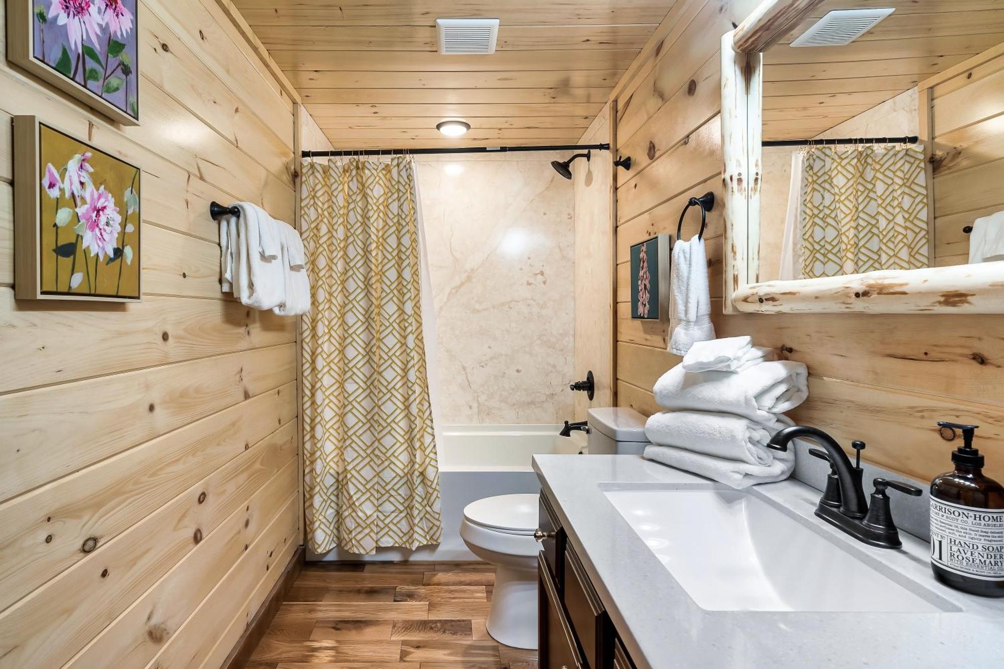 Smokiesboutiquecabins Would Love To Host You At Dolly'S Cute Cabin! 4 Suites With Private Bathrooms - Hot Tub, Fire Pit, Game Room, Resort Pool Open Memorial Day Through Labor Day! Gatlinburg Luaran gambar