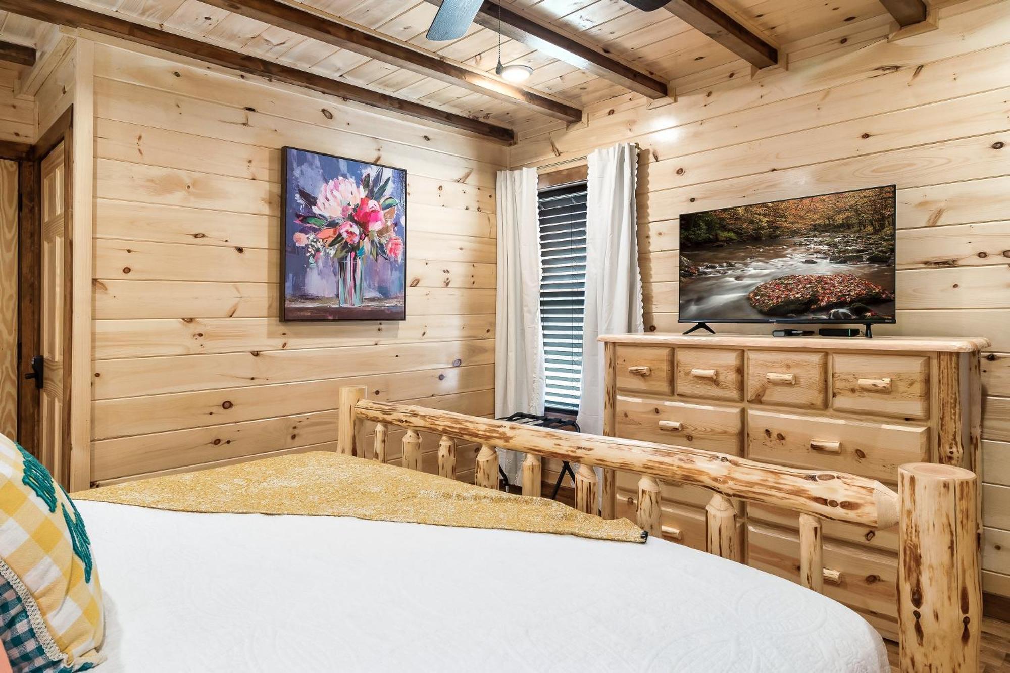 Smokiesboutiquecabins Would Love To Host You At Dolly'S Cute Cabin! 4 Suites With Private Bathrooms - Hot Tub, Fire Pit, Game Room, Resort Pool Open Memorial Day Through Labor Day! Gatlinburg Luaran gambar